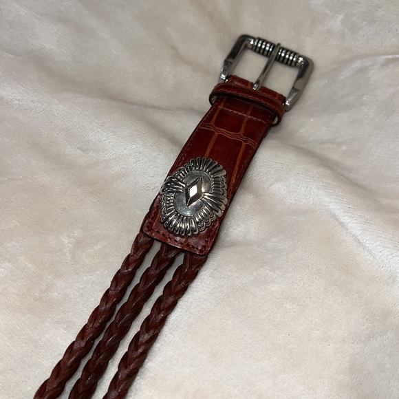 Women’s Saddle Brown Leather with Conchos Belt EUC - Picture 6 of 10